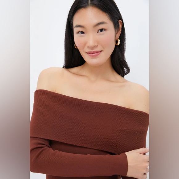 Tuckernuck Off-Shoulder Adrianna Dress - Picture 5 of 5